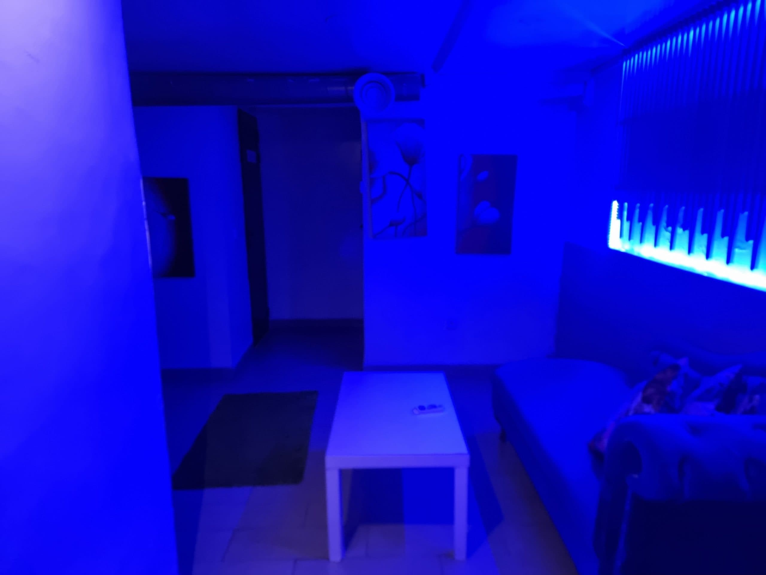 Salle de repos lumière bleue au spa Maarif